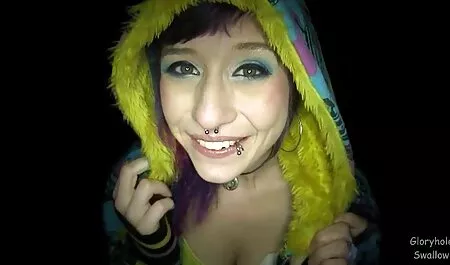 美しい黒い髪に白タンクトップ吸彼女のパートナー 無料 エロ 女性 動画