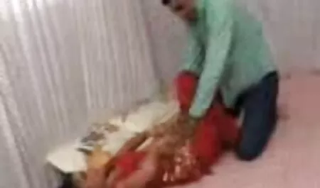 彼氏情熱的にキスと魅力的なアジアの女の子かわいいでショートドレス 女性 専用 エロ 動画