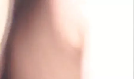 成熟した幅に温浴槽のための一人blowjob アダルト 女性