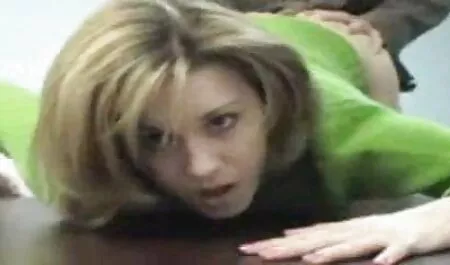 花瓶から数十人のブランドを飲んでストッキングの金髪 女性 専用 えろ 動画