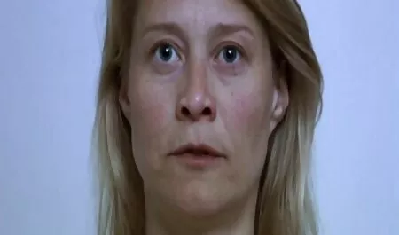 選手は寝室で茶色の髪の女の子のタイトなスリットで大きなコックを引っ張る 無料 エロ 動画 女
