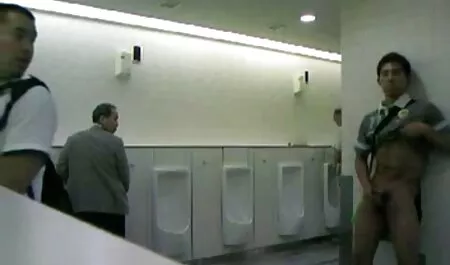 娘とお母さんは大きなコックを持つ男を性交 若い 女性 の セックス 無料 動画