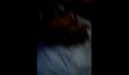 ポルノの:女の子は男を拾って、プールで性交する エロ い 動画 女性
