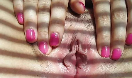 椅子の上に座ってチェコの女性白い指彼女の妹とウェブカメラモニタ 女 エッチ 動画