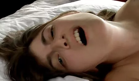 女の子の服を脱ぐ 綺麗 な 女 の セックス 動画