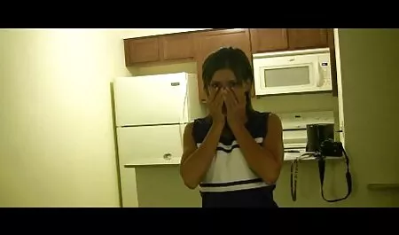 男は彼女の猫に黒のブラウスで暗い髪の熟女をリッピング 女 が 見る エロ 画像
